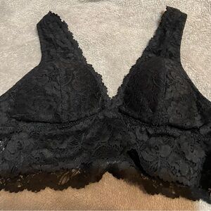 Like new. Black size medium bralette.